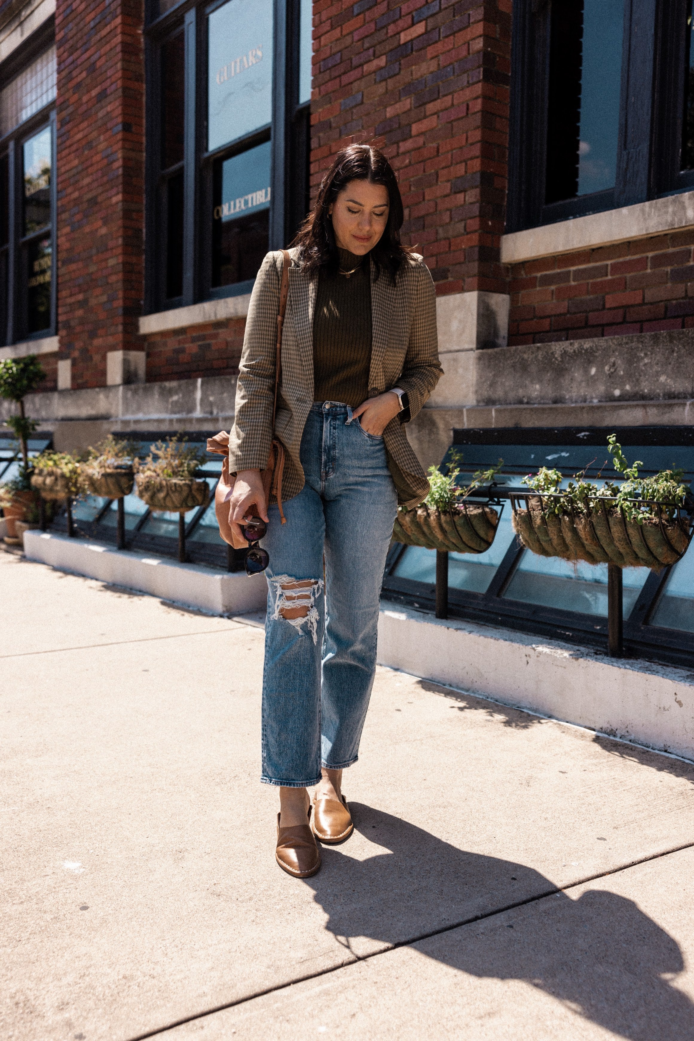 The Perfect Vintage Straight Jean in Kingsbury Wash: Knee-Rip Edition