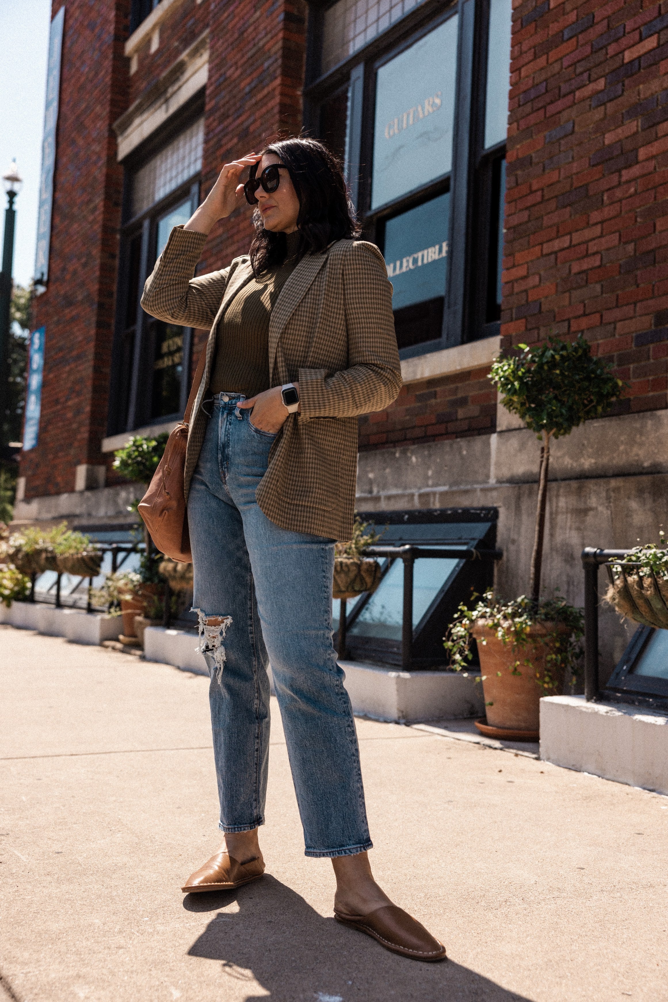 The Perfect Vintage Straight Jean in Kingsbury Wash: Knee-Rip Edition