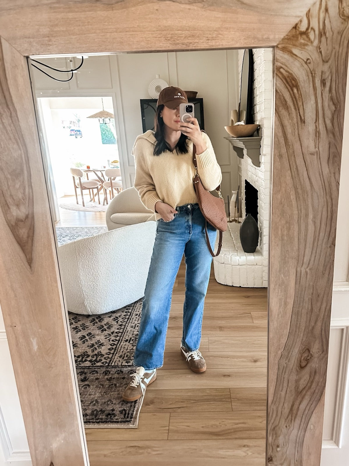 Mid-rise relaxed straight jean